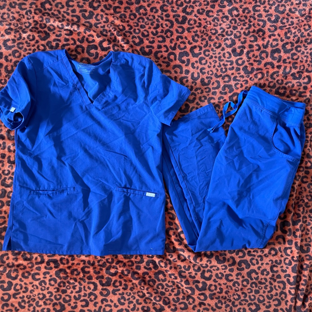 Royal blue FIGS scrub set. Casma top + Kade bottoms. Mediums.